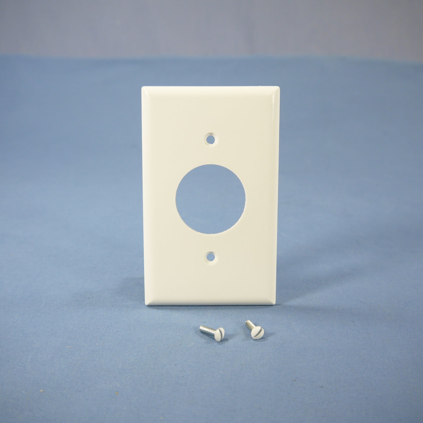 Cooper 2131W White 1-Gang 1.406" Receptacle Single Outlet Thermoset Wallplate