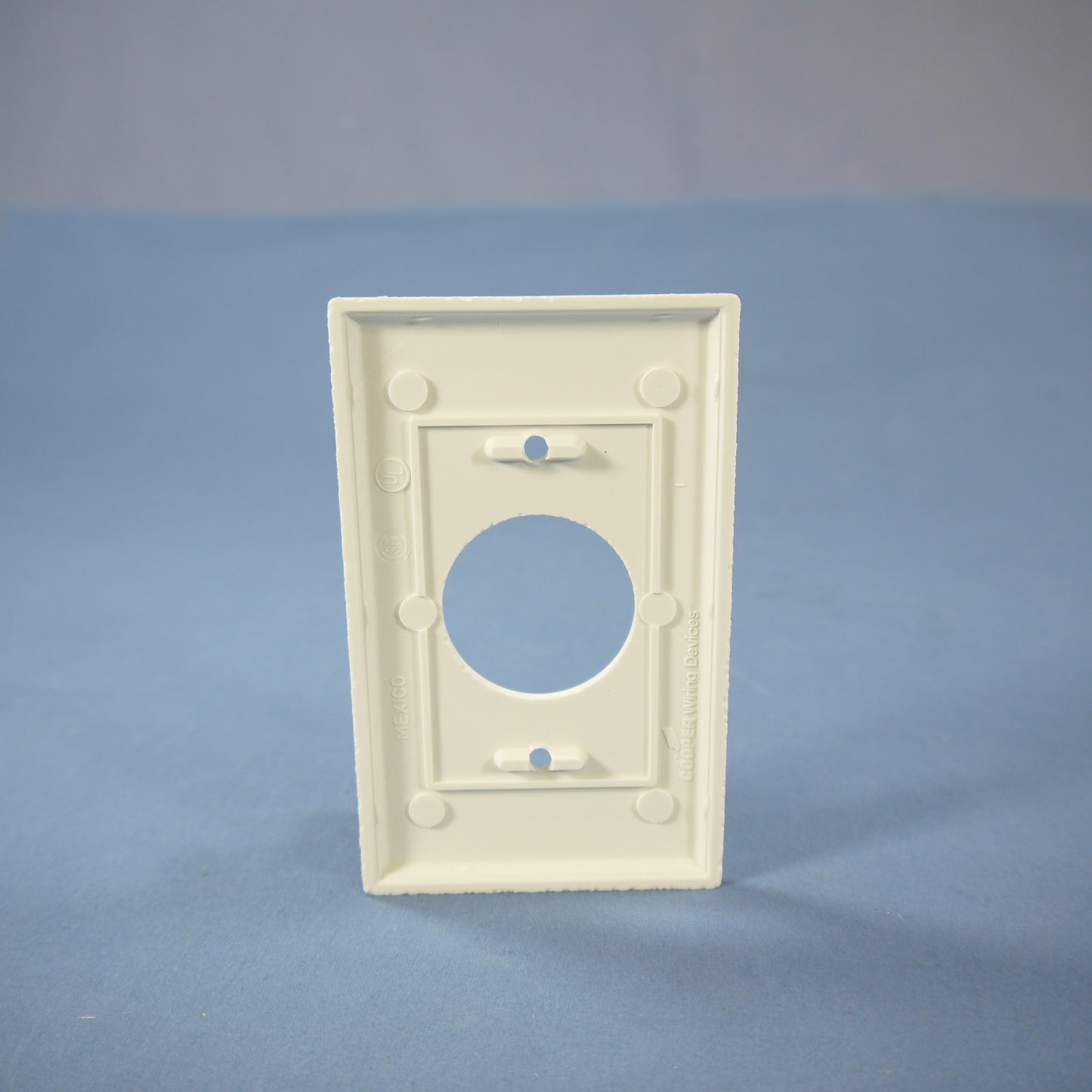 Cooper 2131W White 1-Gang 1.406" Receptacle Single Outlet Thermoset Wallplate