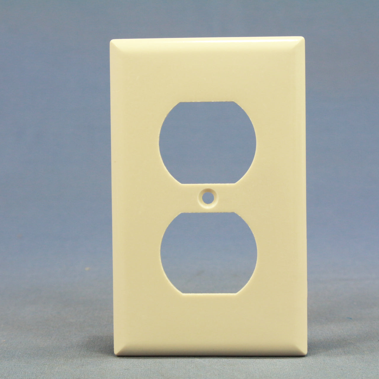 Cooper 2132LA Lt Almond 1-Gang Duplex Outlet Receptacle Thermoset Wallplate 25pc