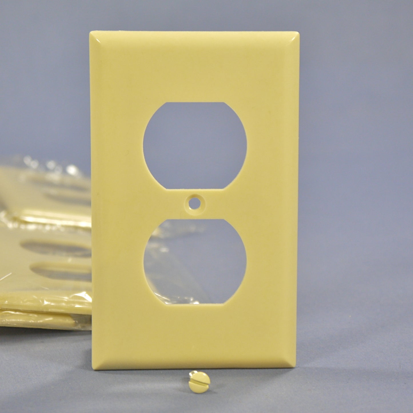 Cooper 2132V Ivory 1-Gang Outlet Duplex Receptacle Thermoset Wallplates 10pcs