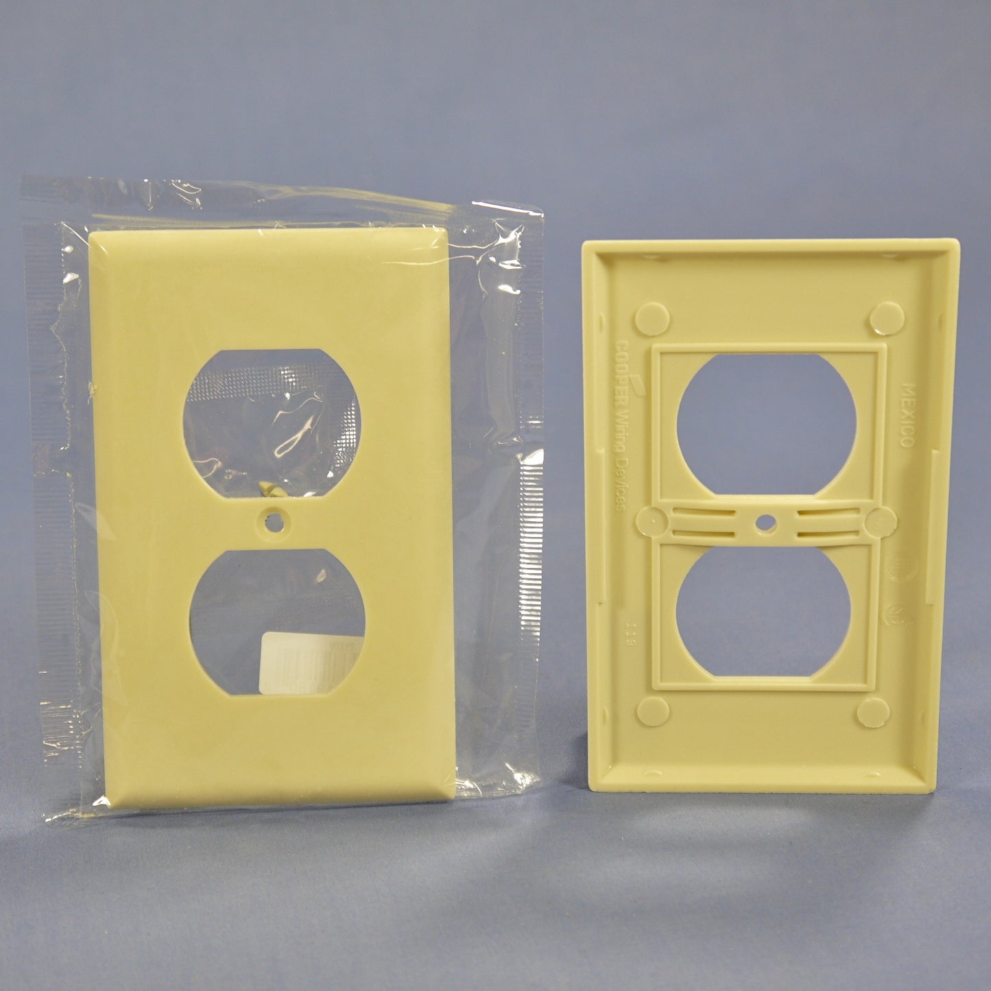 Cooper 2132V Ivory 1-Gang Outlet Duplex Receptacle Thermoset Wallplates 10pcs
