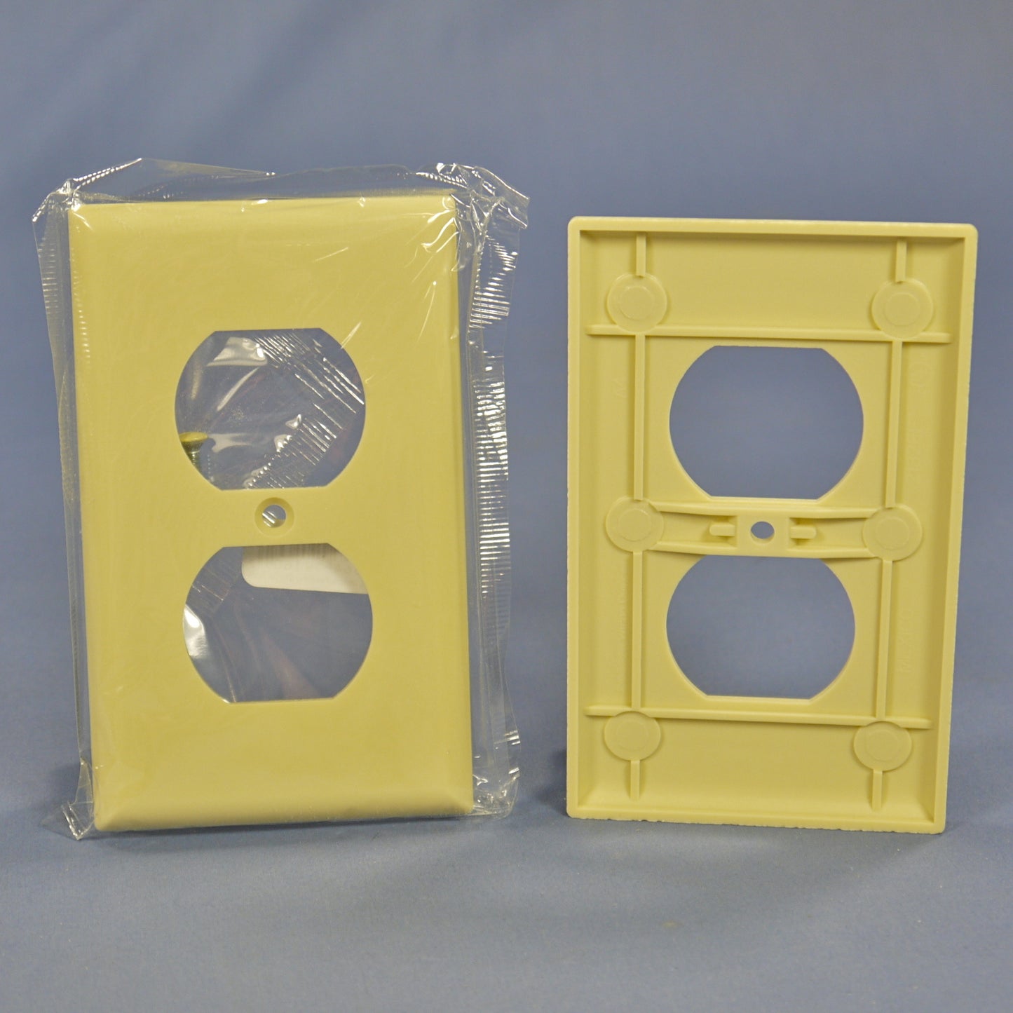 Cooper 2132V Ivory 1-Gang Outlet Cover Duplex Receptacle Thermoset Covers 25pcs