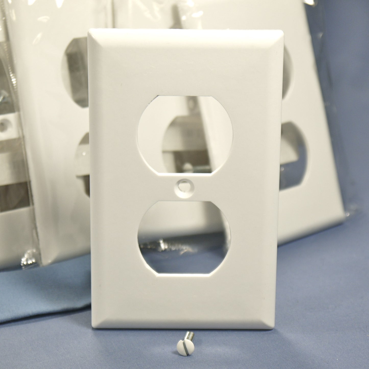 Cooper 2132W White 1-Gang Duplex Outlet Receptacle Thermoset Plastic Cover 100pc