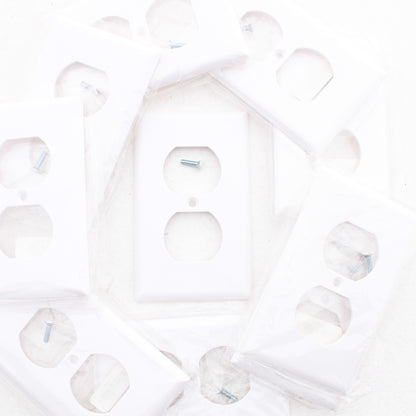 Cooper 2132W White 1-Gang Outlet Duplex Receptacle Thermoset Wallplates 10pcs