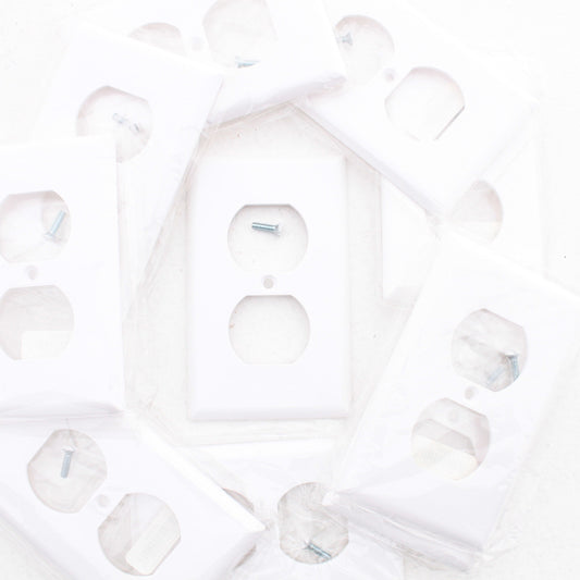 Cooper 2132W White 1-Gang Outlet Duplex Receptacle Thermoset Wallplates 10pcs