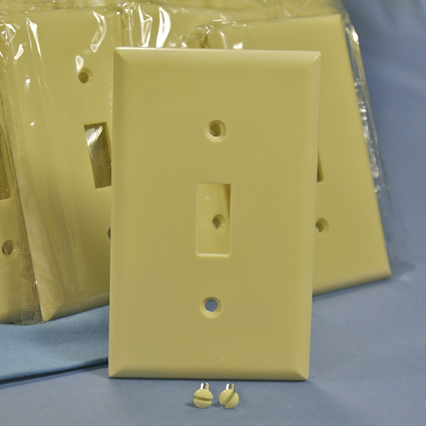 Cooper 2134V Ivory 1-Gang Standard Switch Plate Thermoset Wallplate Cover 100pcs