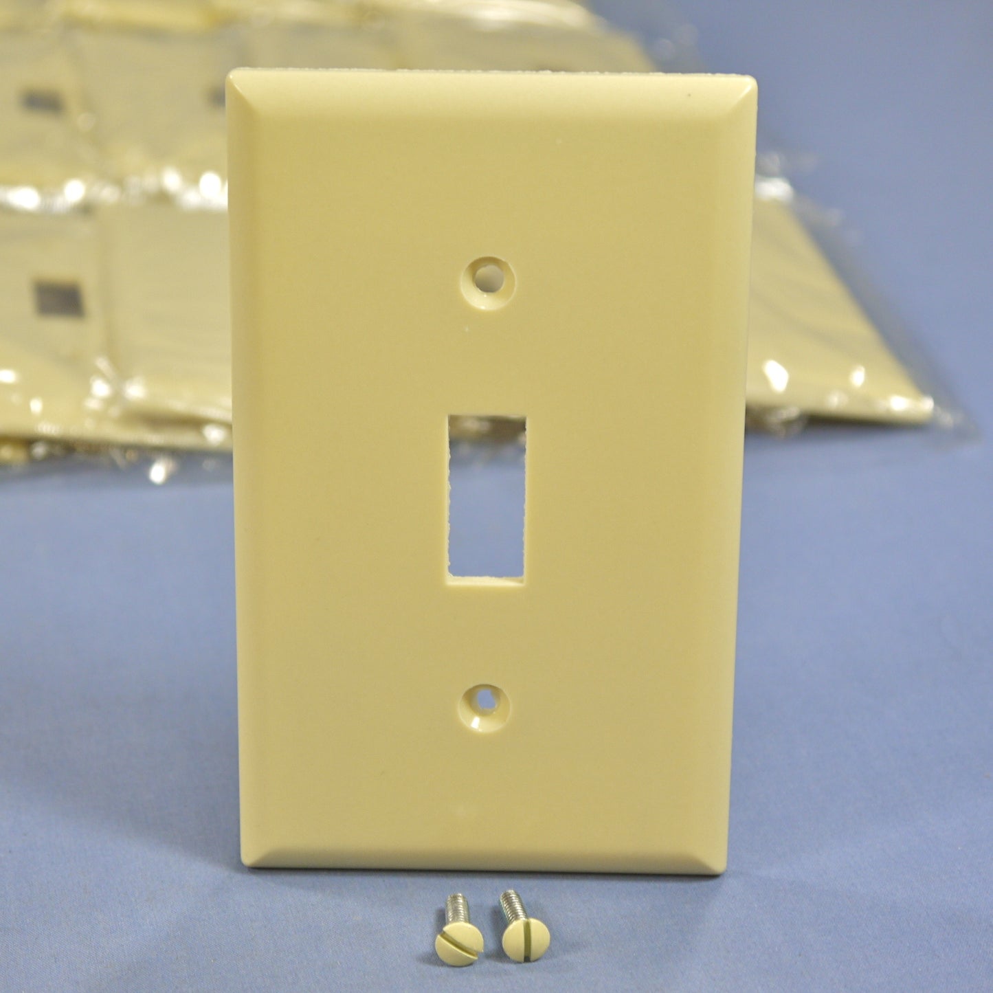 Cooper 2134V Ivory 1-Gang Toggle Switch Thermoset Wallplate Plastic Covers 25pcs