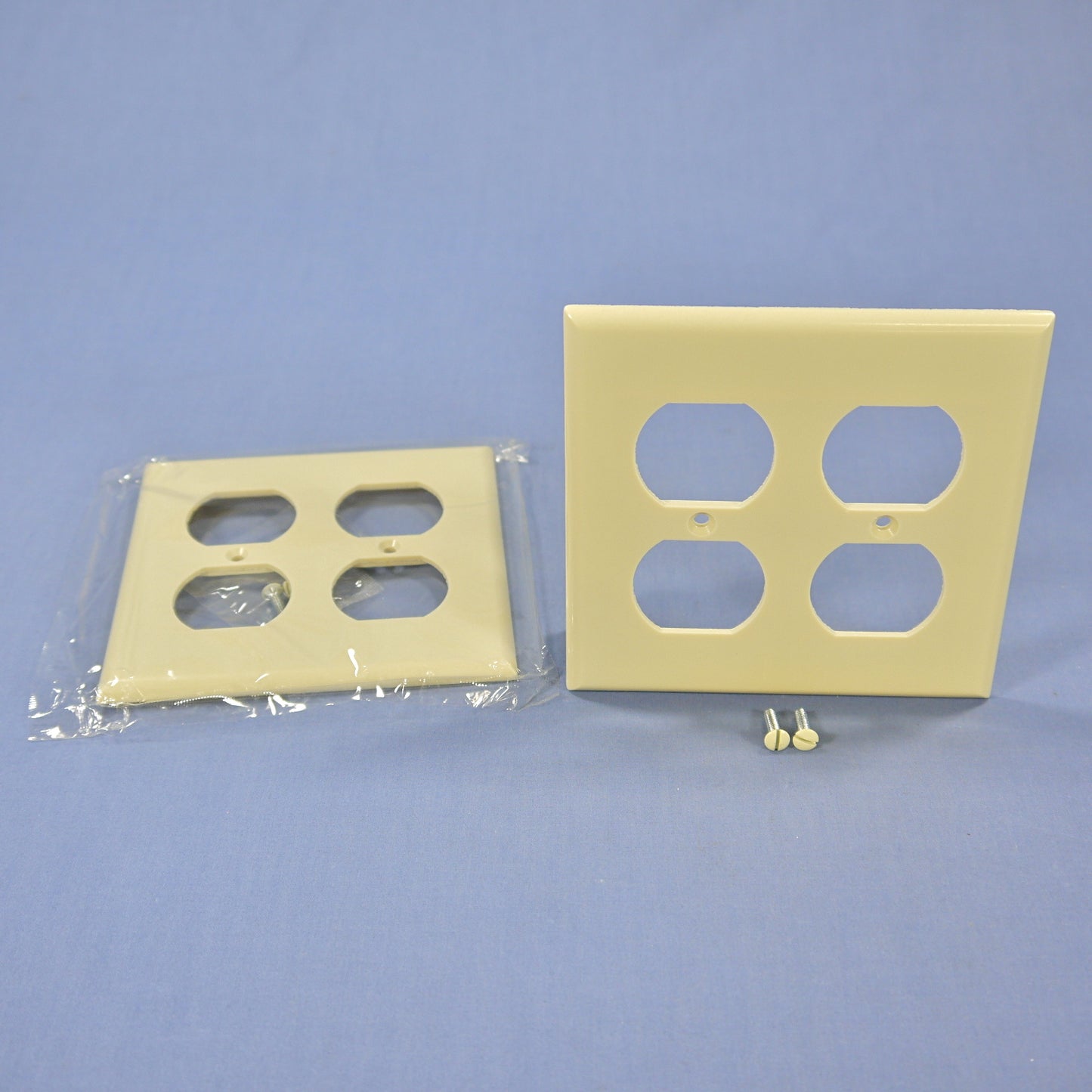 Cooper 2150V Ivory Standard Receptacle Thermoset Wallplate Outlet Covers 2-Pack