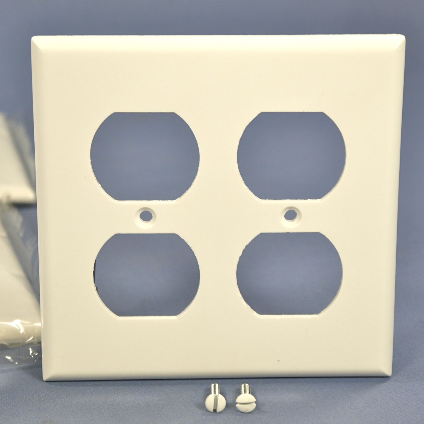 Cooper 2150W White 2-Gang Receptacle Thermoset Wallplates Outlet Cover 10pcs