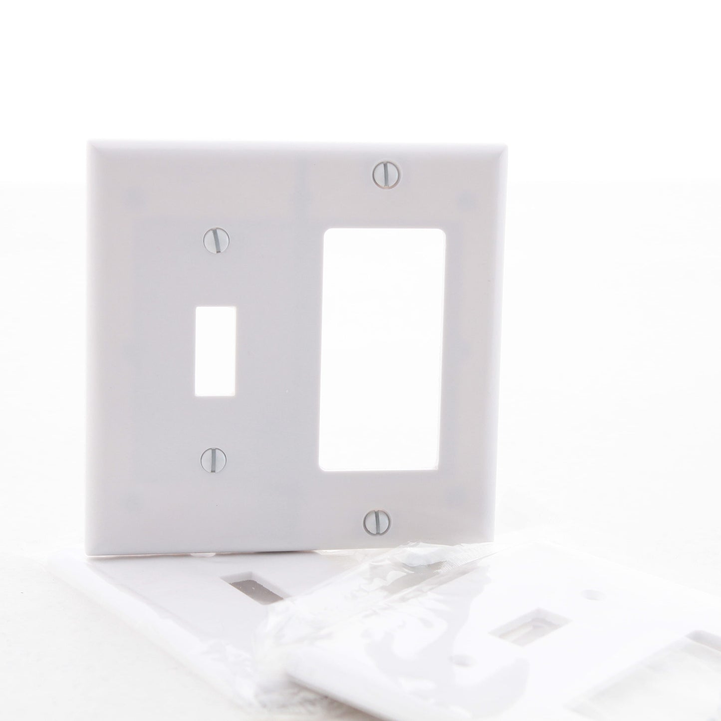 Cooper 2153W White 2-Gang Decorator GFCI Toggle Switch Thermoset Wallplates 3pcs