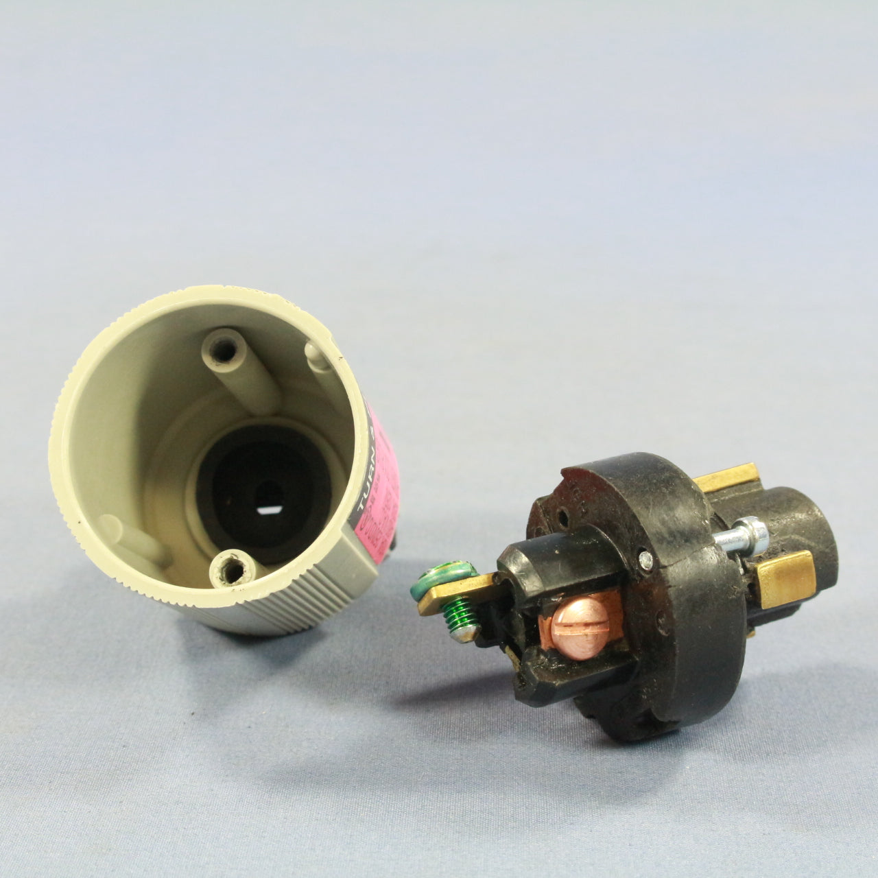 Cooper 23005N Gray Interrupting 20A 125V 10A 250VDC 480V Flanged Power-Lock Plug
