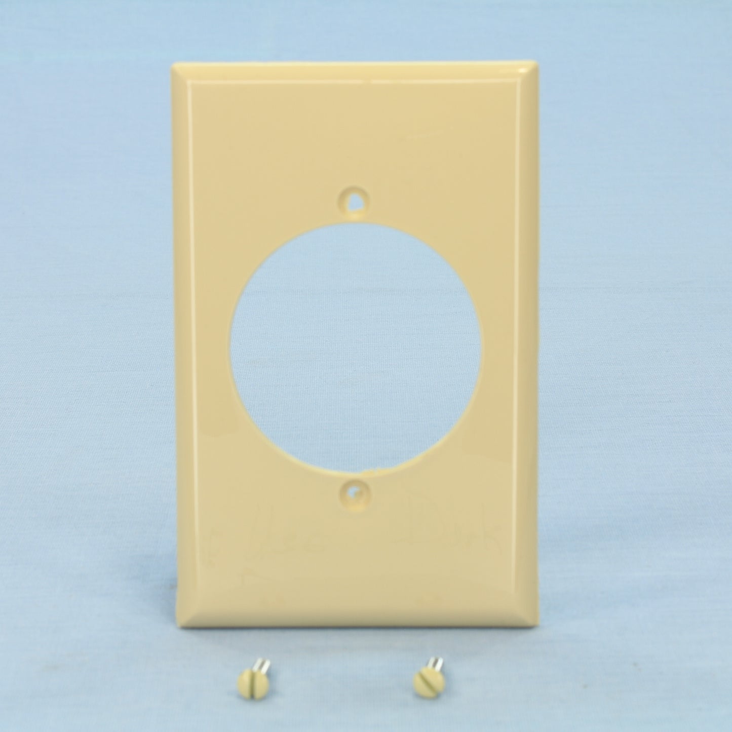 Cooper 5068V Ivory 1-Gang Single 2.15" Hole Power Outlet Midsize Nylon Wallplate
