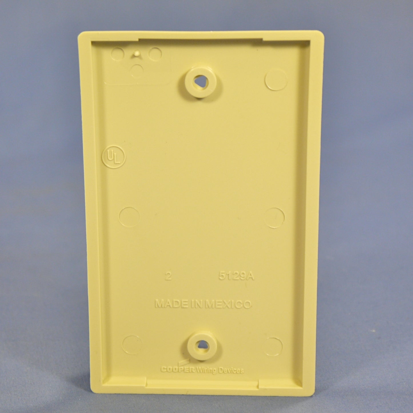 Cooper 5129V Ivory 1-Gang Blank Unbreakable Nylon Wallplate Cover Box Mount