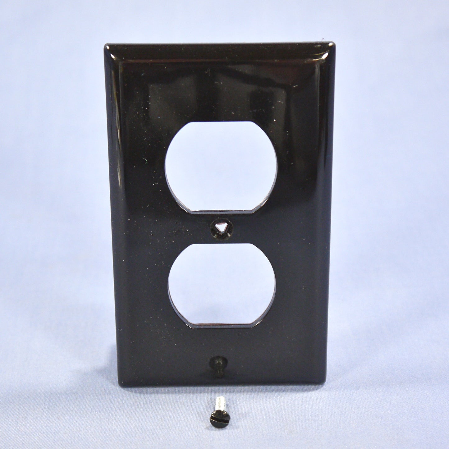 Cooper 5132BK Black 1-Gang Duplex Outlet Unbreakable Nylon Standard Wallplate