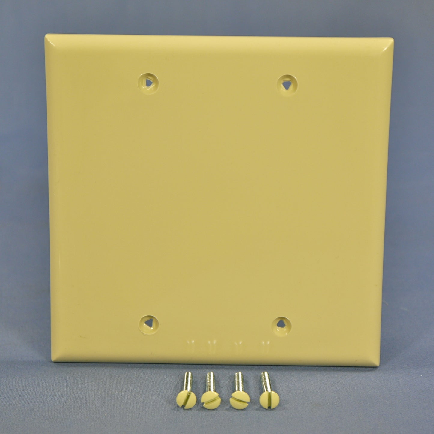 Cooper 5137V Ivory Standard 2-Gang Blank Unbreakable Nylon Wallplates 2-Pack