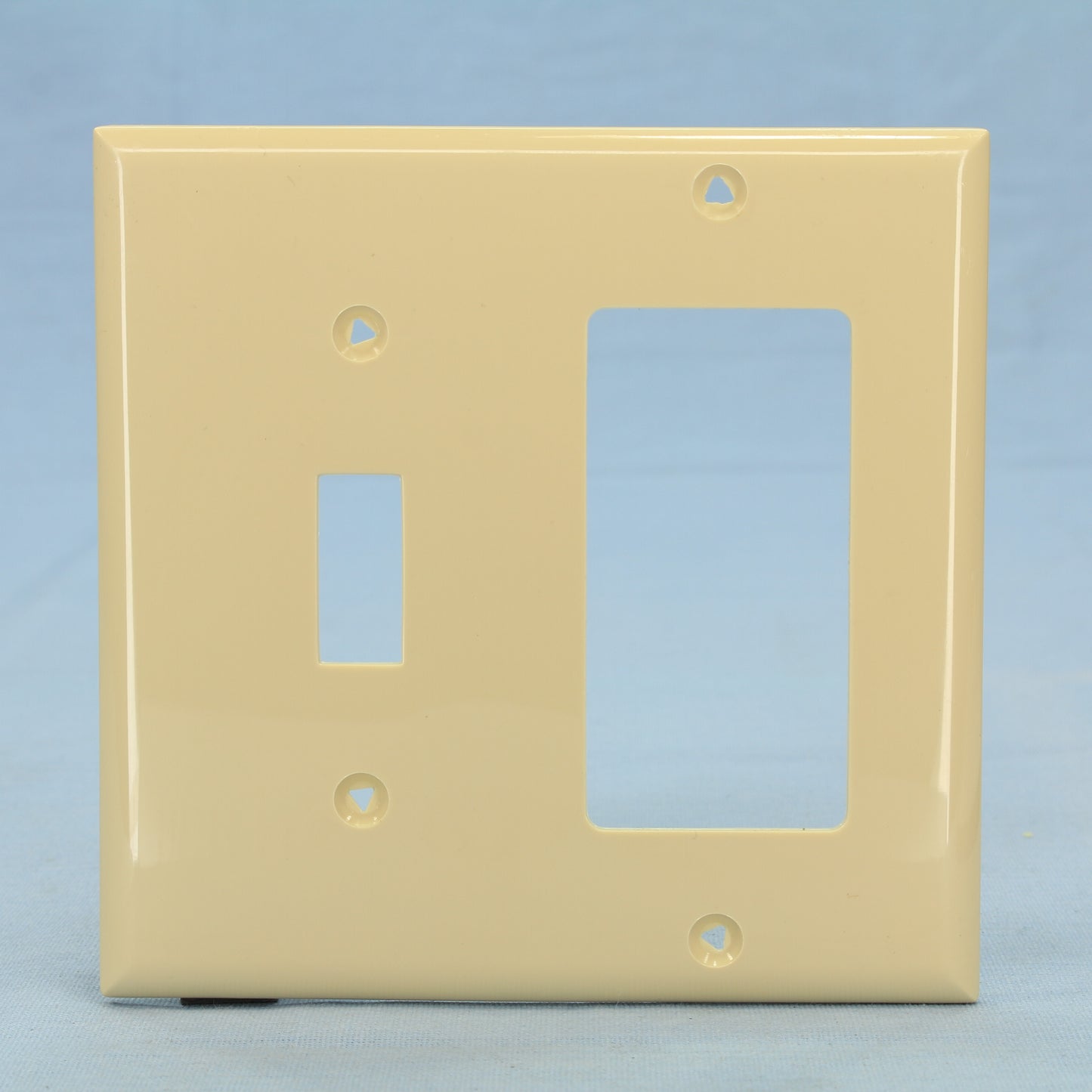 Cooper 5153V Ivory Toggle Switch 2-Gang Decorator GFCI Unbreakable Wallplate GFI
