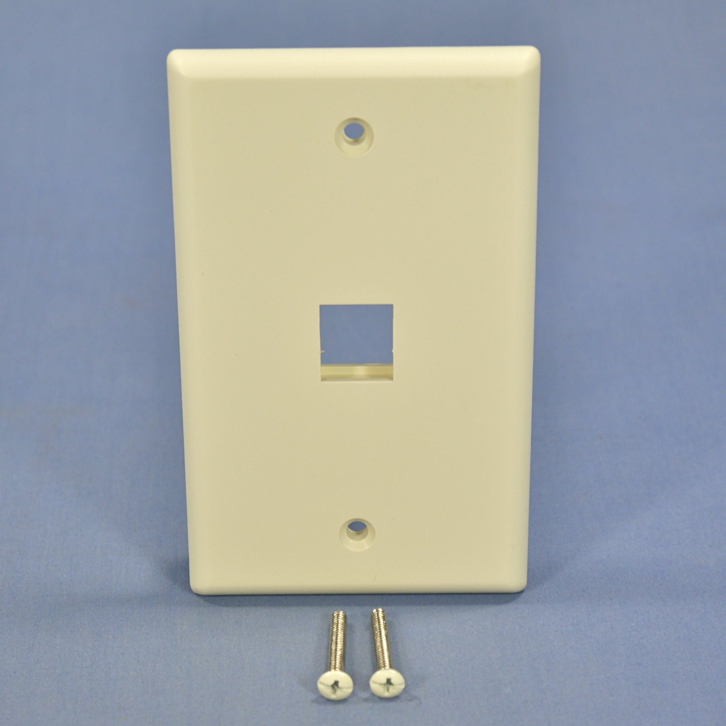 Cooper 5510-5EW Light Almond 1-Gang Modular 1-Port Thermoplastic Nylon Wallplate
