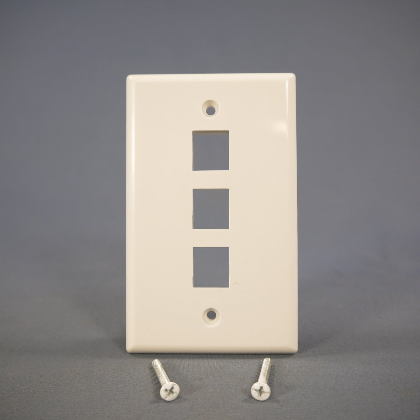Cooper 5530-5EW White 1-Gang Modular 3-Port Nylon Wallplate Cover Flush Mount