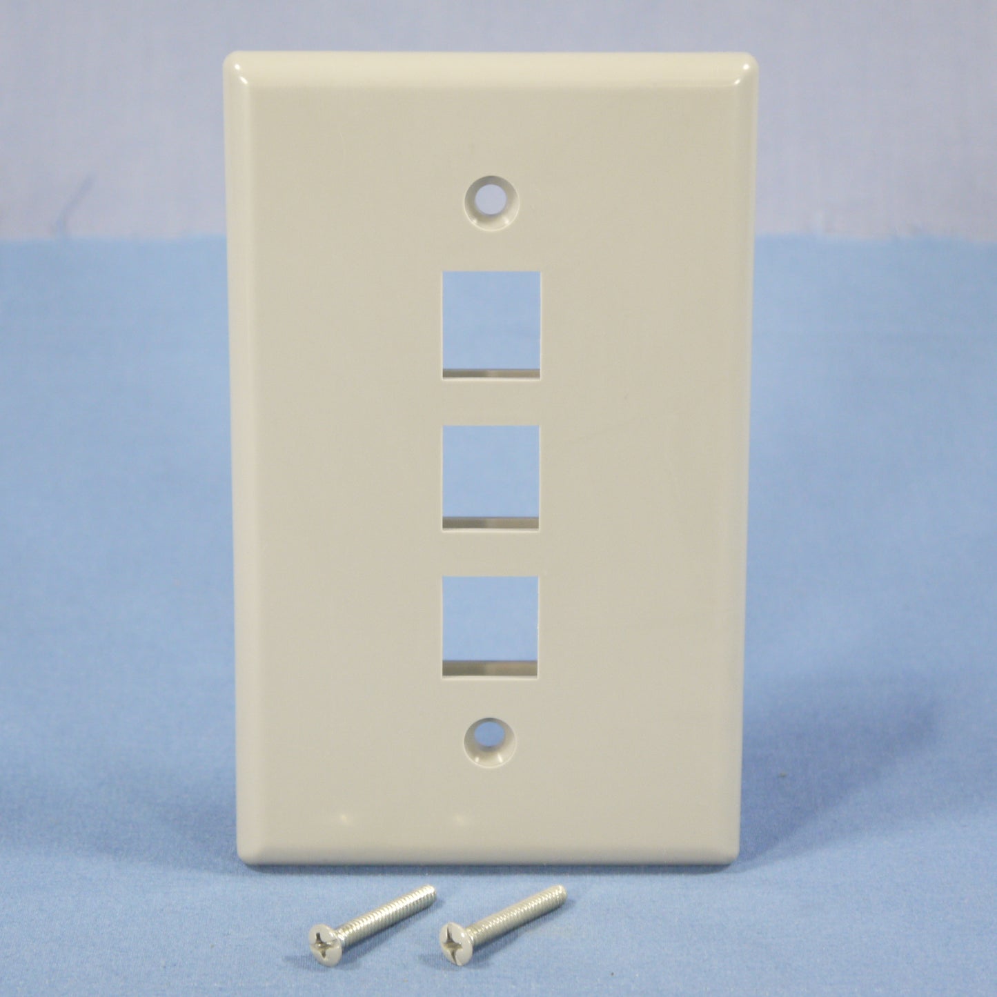 Cooper 5530GY-MSP Gray 1-Gang 3-Port Nylon Wallplate Mid-Size Flush Mount Cover