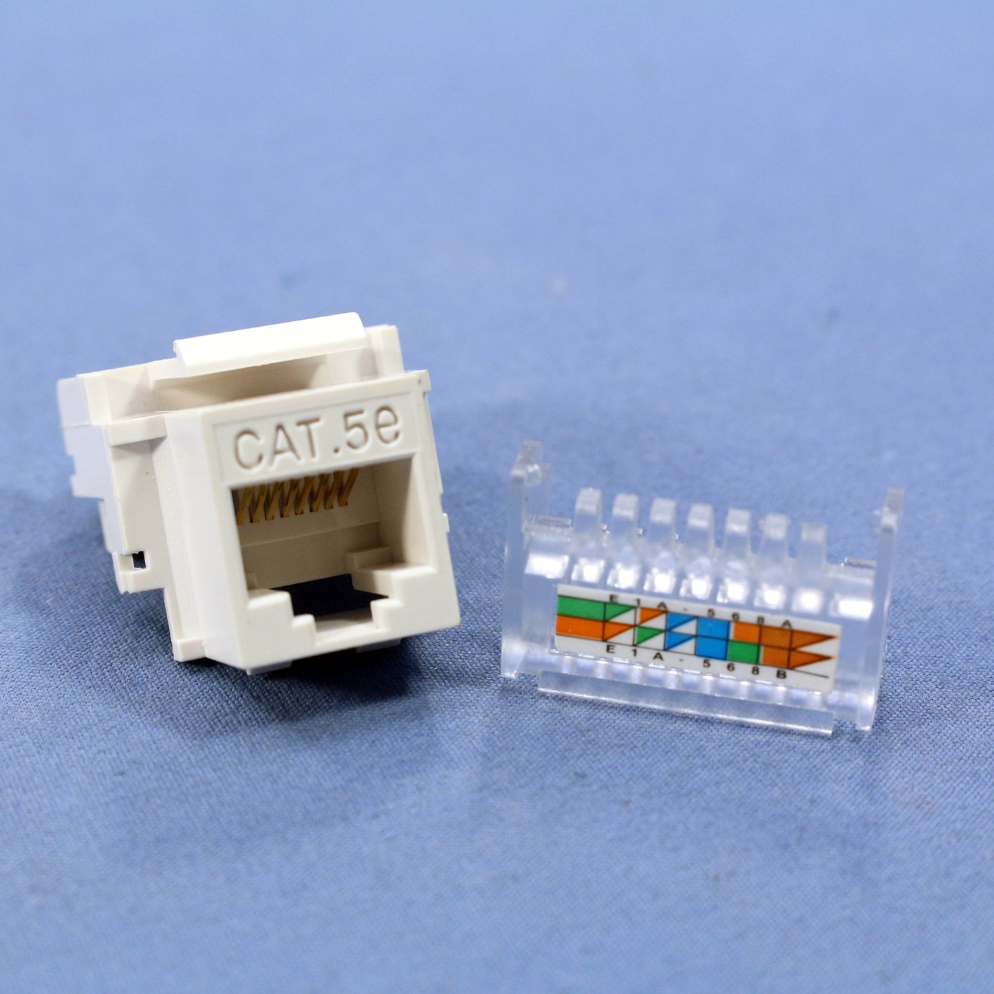 50 Cooper White Cat5e Snap-In Modular Data Jacks 110 Style 160 MHz RJ45 5546-5EW