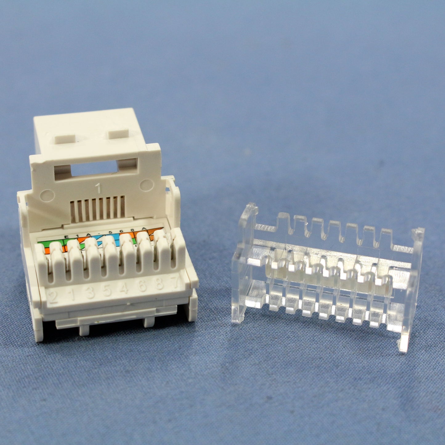 50 Cooper White Cat5e Snap-In Modular Data Jacks 110 Style 160 MHz RJ45 5546-5EW