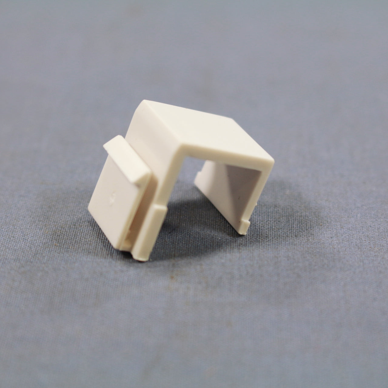 Cooper 5550-5EW White Solid Blank One Data Modular Port Filler Inserts 2-Pack