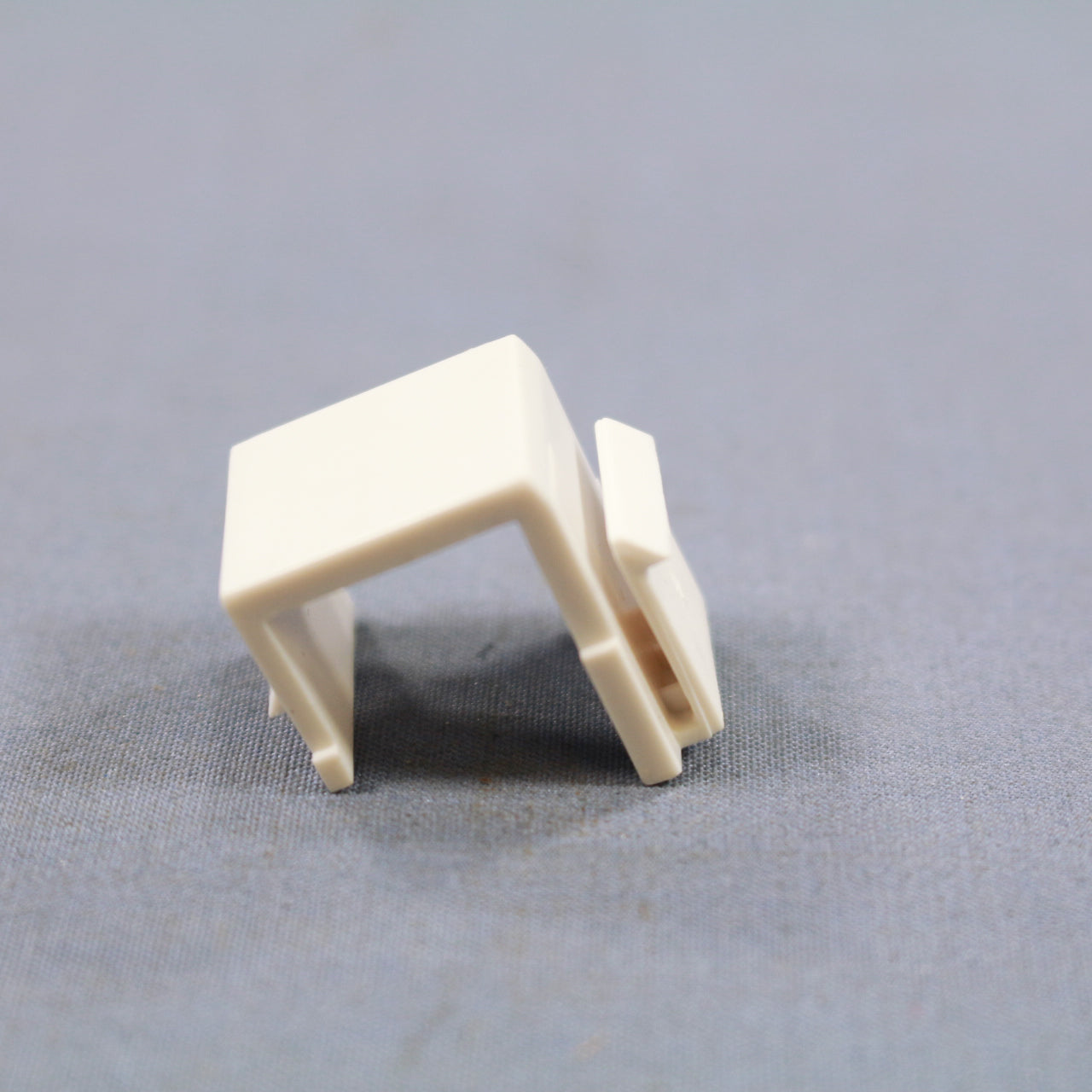 Cooper 5550-5EW White Solid Blank One Data Modular Port Filler Inserts 2-Pack