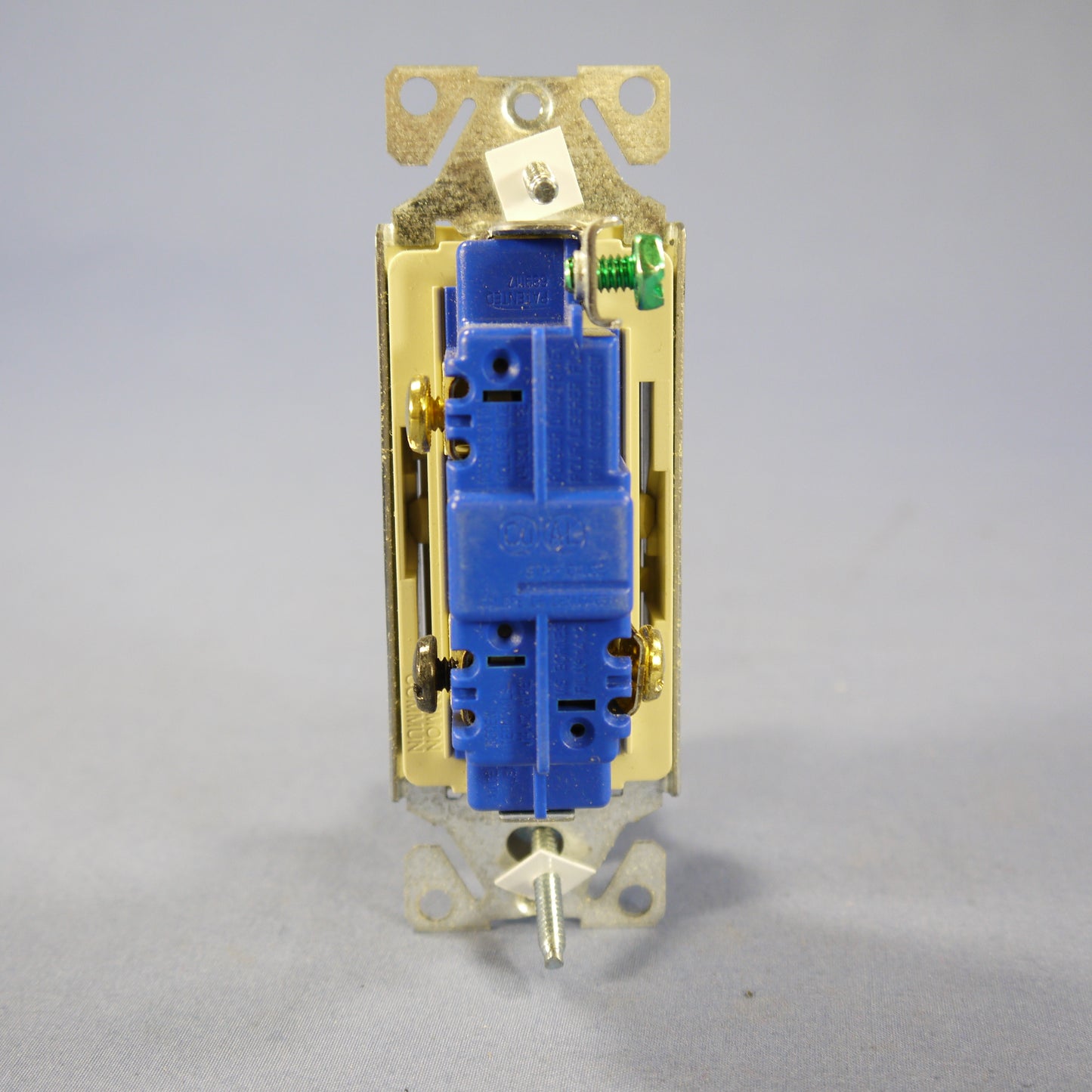 Cooper Ivory Residential 3-Way Decorator Rocker Light Switch 15A 7503V Boxed
