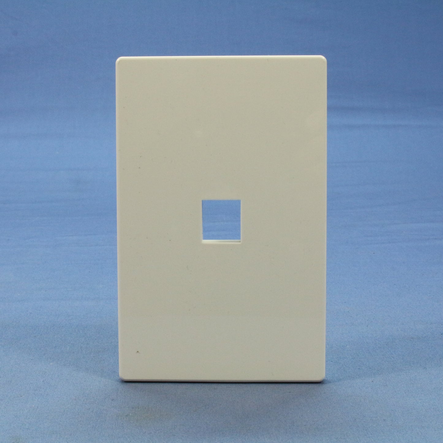 Cooper 9550WS White Satin Pale Gray 1-Gang 1-Port Nylon Mid-Size Wallplate Cover