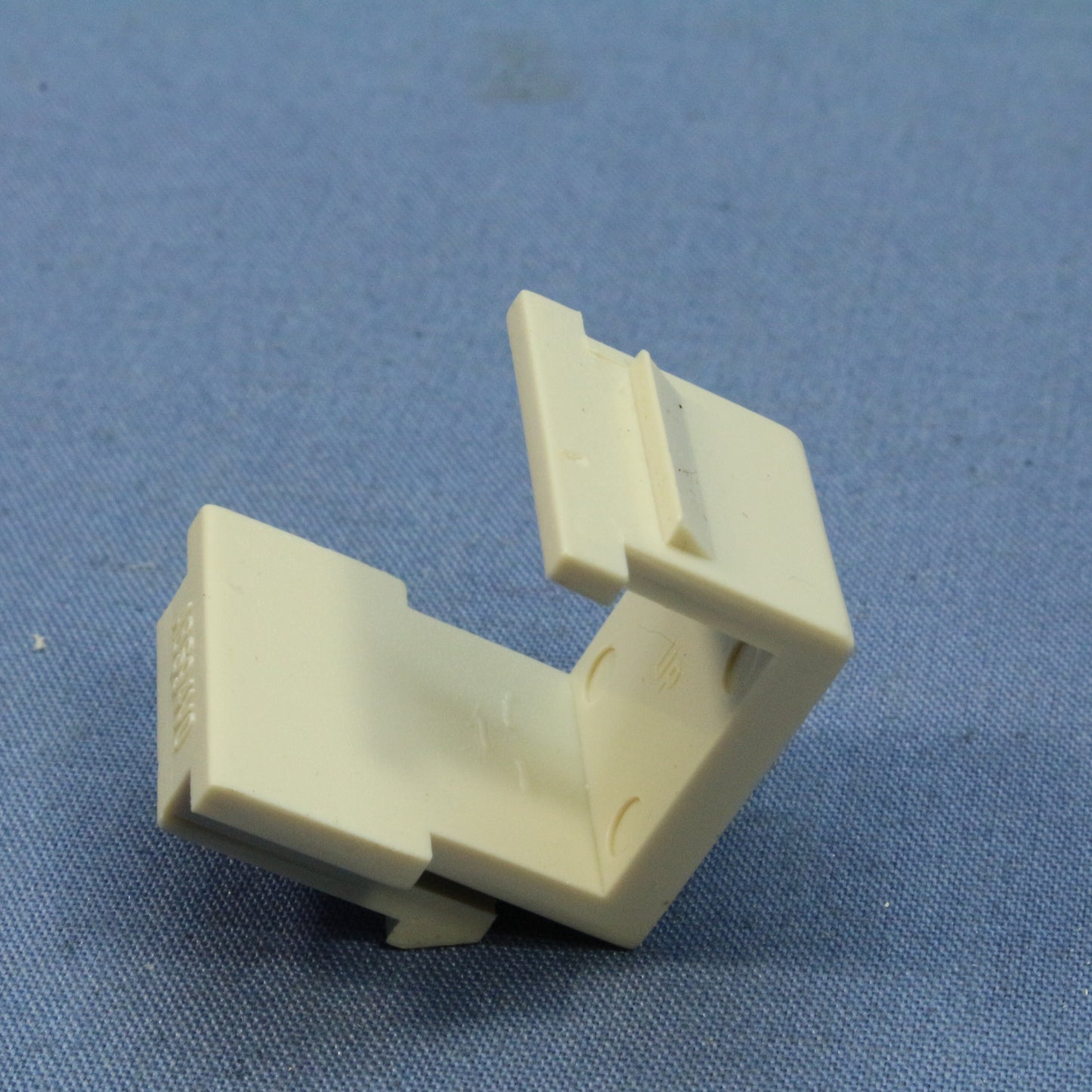 Cooper 9558DS Aspire Desert Sand Blank Modular Wallplate 1-Port Filler Insert
