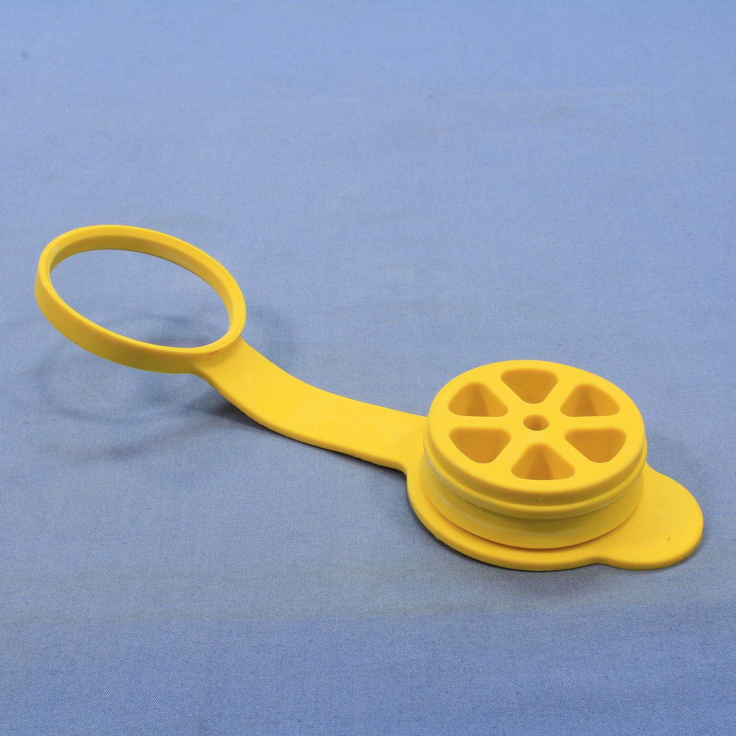 Cooper Yellow Industrial 20A Locking Receptacle Watertight Closure Cap  AH20CW