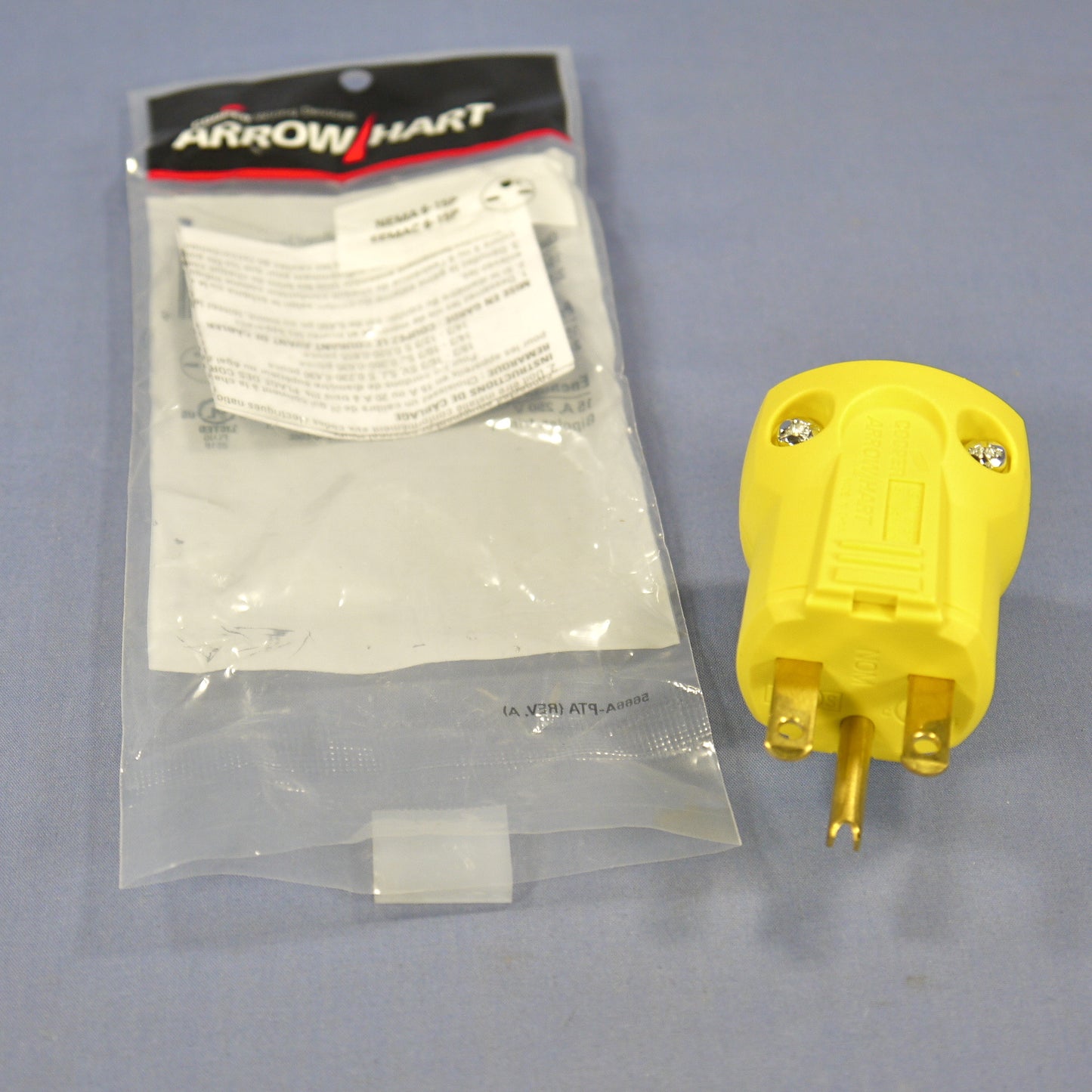Cooper Arrow Hart AH5666Y Yellow QuickGrip Straight Blade Plug 45823 15A 250V