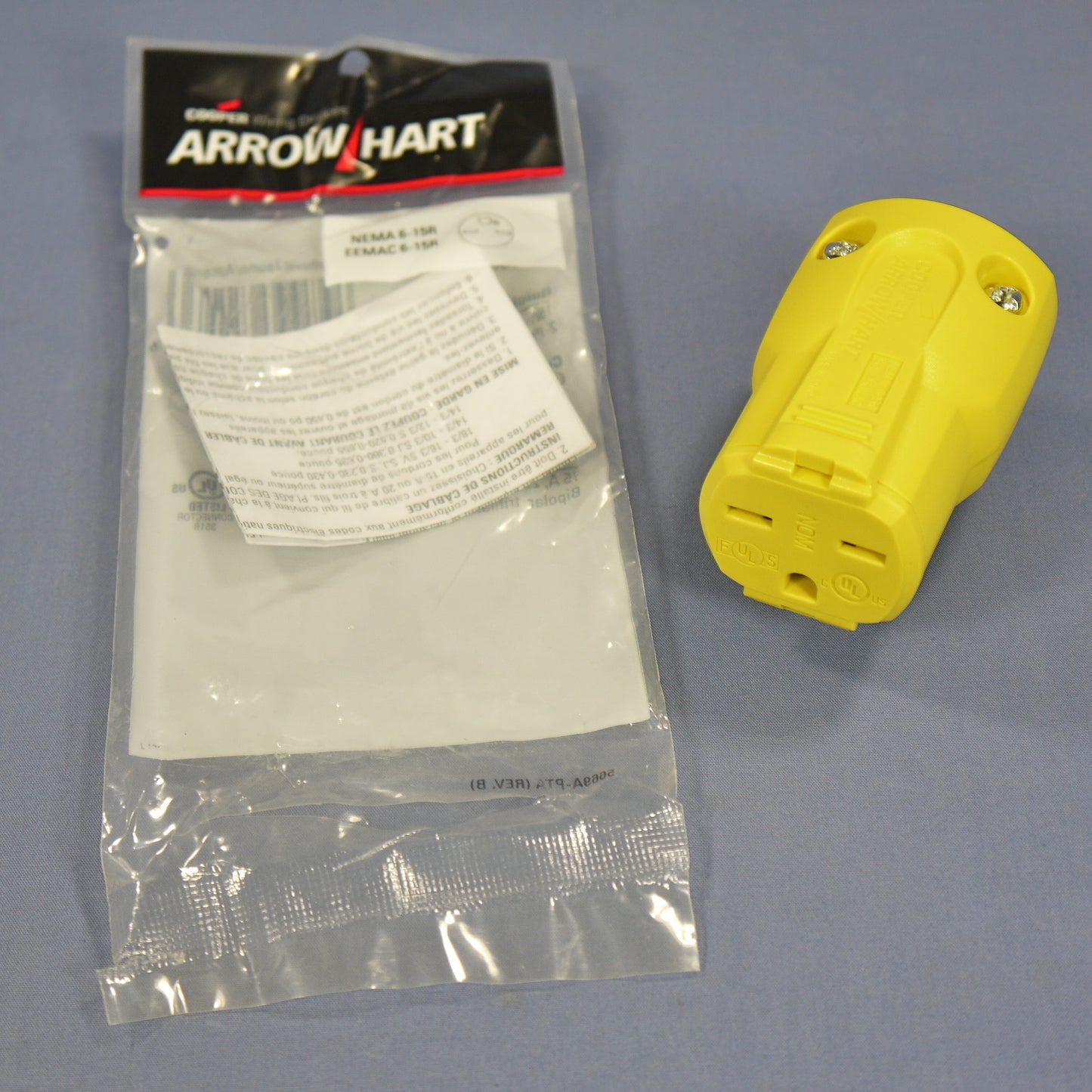 Cooper Arrow Hart Yellow QuickGrip Straight Connector NEMA 6-15 15A 250V AH5669Y