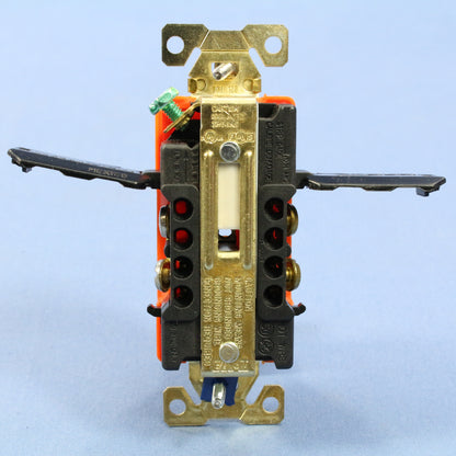 Cooper/Eaton Orange Isolated Ground Receptacle Outlet w/Wings 15A AHIG5262RN
