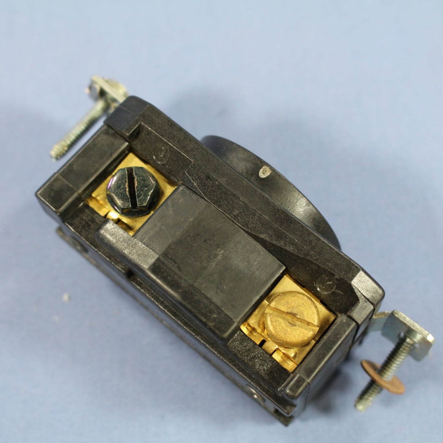 Cooper Arrow Hart CWL830R Twist Turn Locking Receptacle Outlet L8-30R 30A 480V