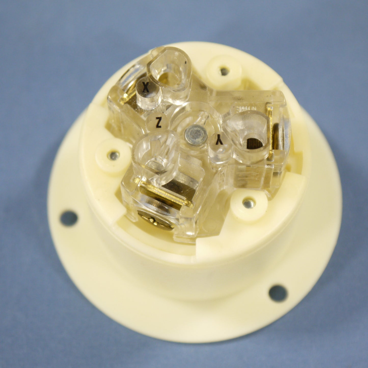 Cooper Locking Flanged Inlet Twist Lock Plug Nema L12-20P 20A 480V 3� L1220FI