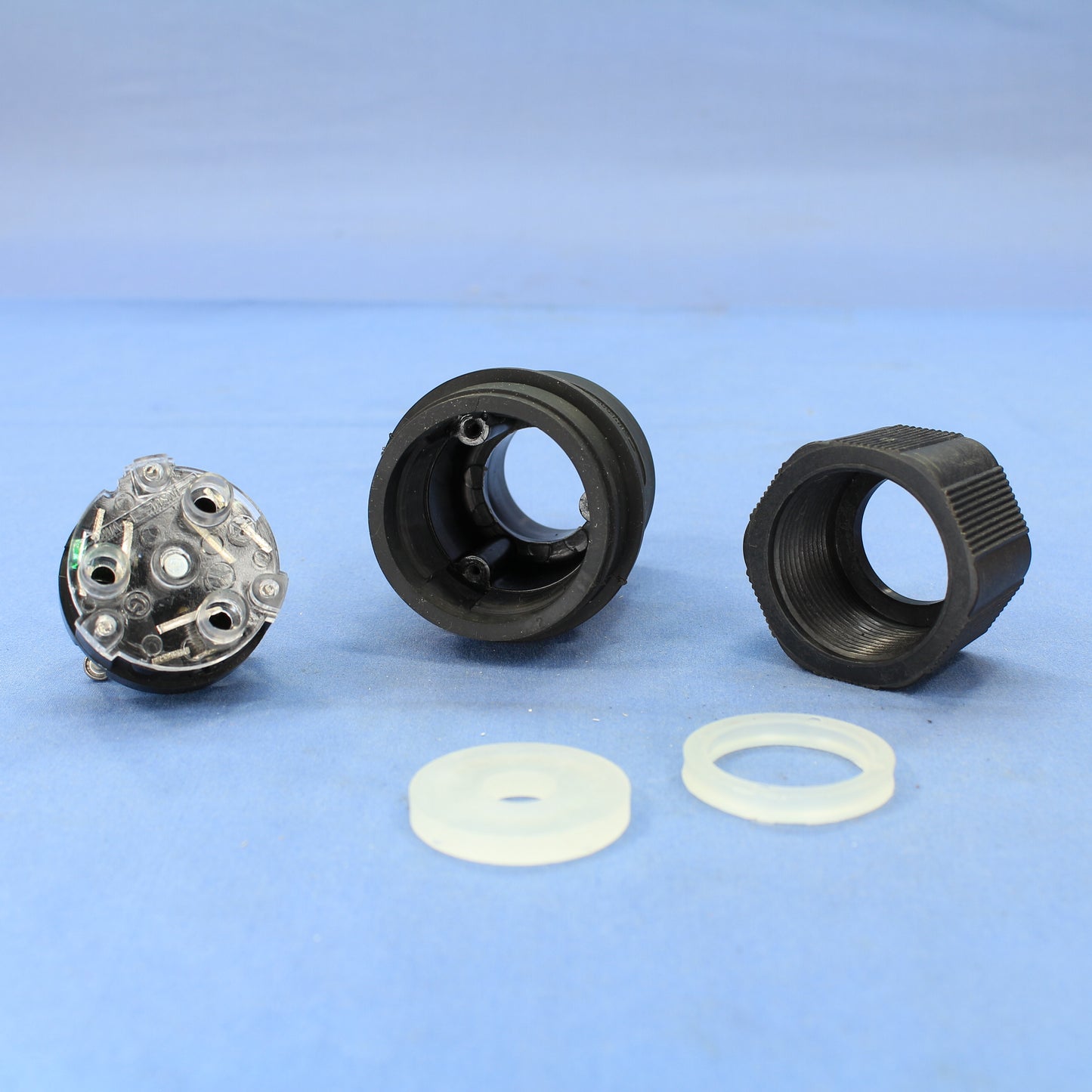 Cooper Black Watertight Locking Plug Nema L6-20P Grounding 20A 250V 2P3W L620PW