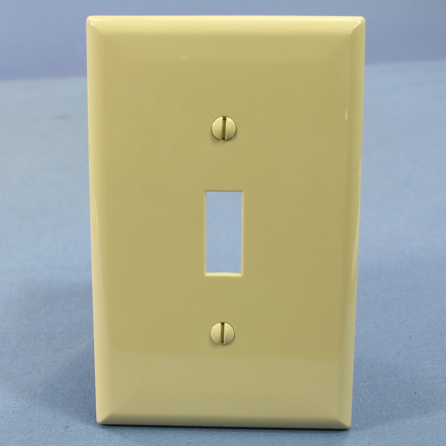 Cooper PJ1V Ivory 1-Gang Toggle Unbreakable Nylon Mid-Size Wallplate Cover 20pcs
