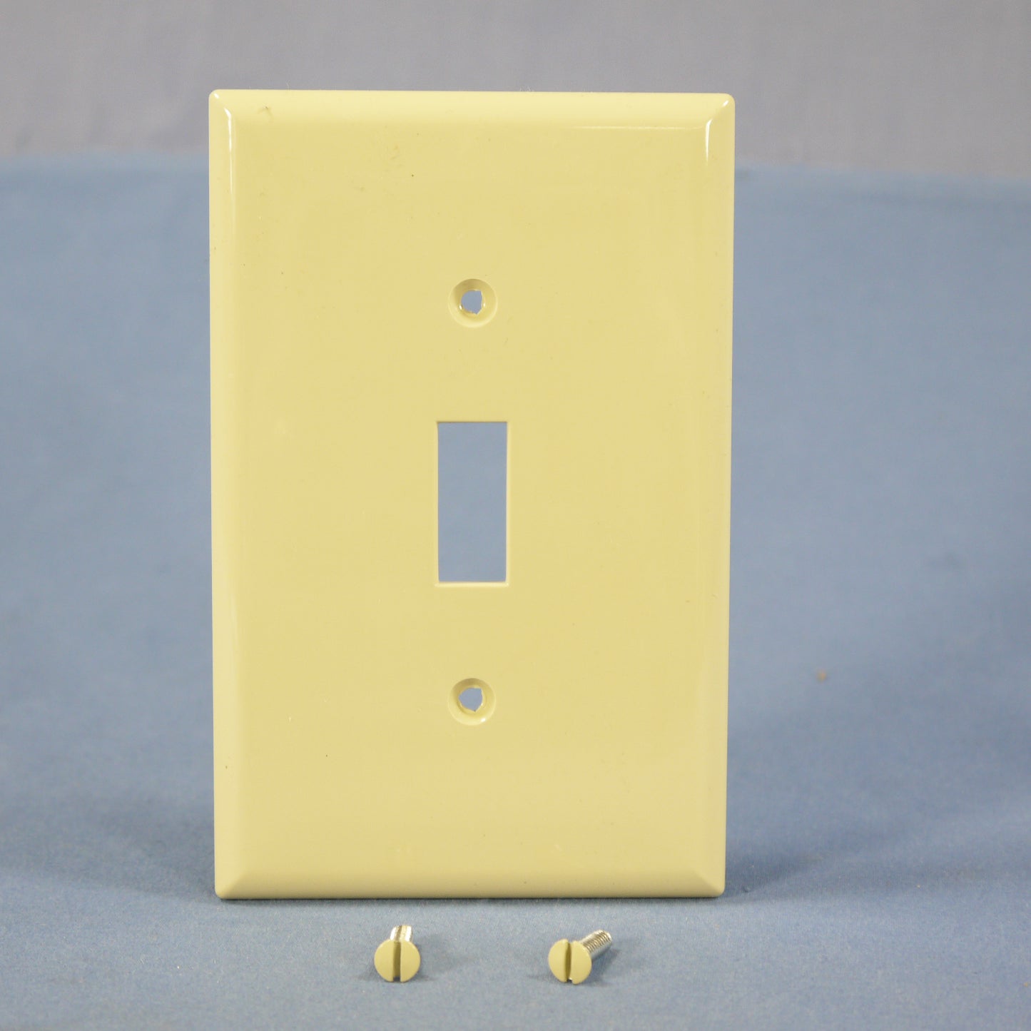 Cooper PJ1V Ivory 1-Gang Toggle Switch Unbreakable Mid-Size Wallplate Cover