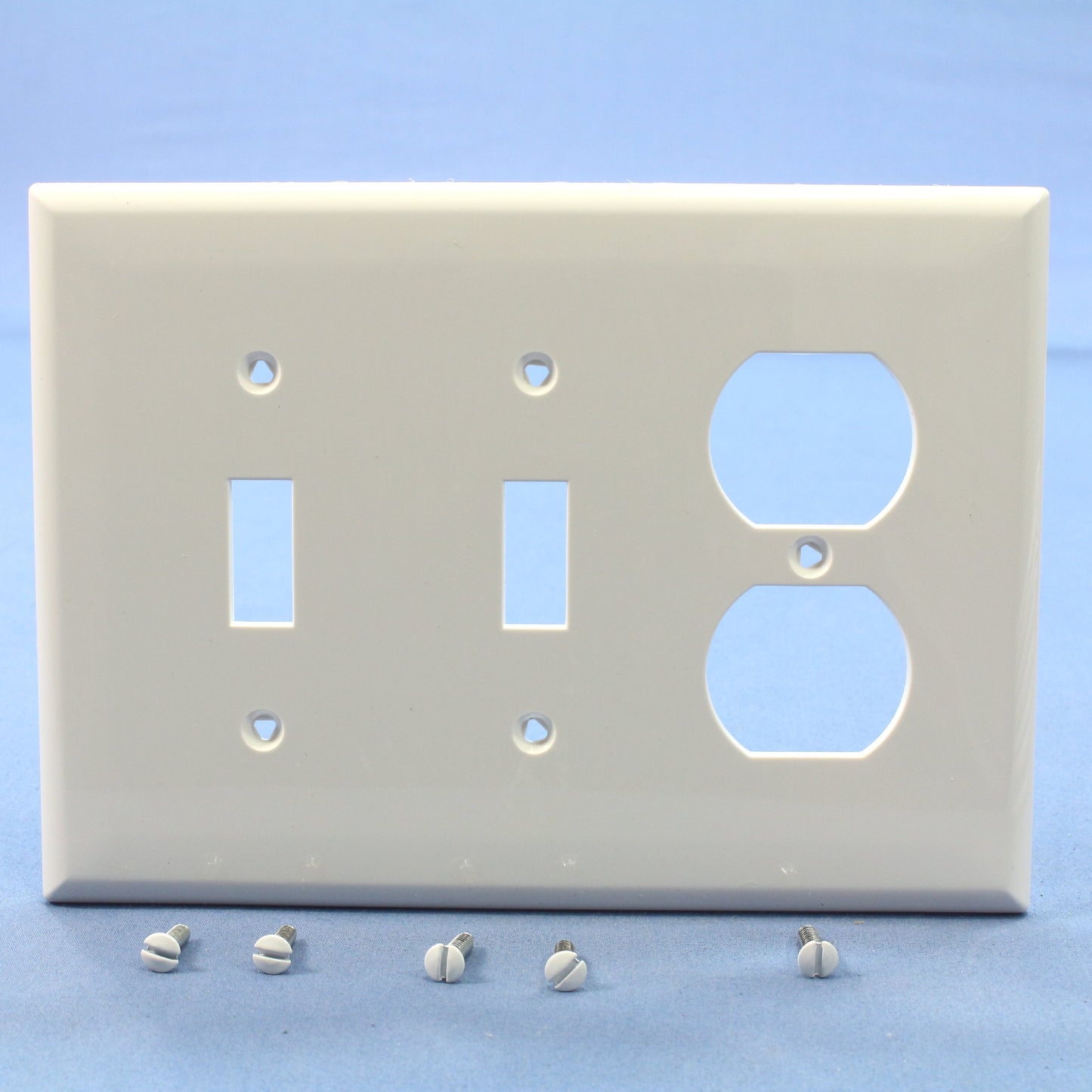 Cooper PJ28W White 3-Gang Toggle Duplex Unbreakable Midsize Wallplate Cover 15pc