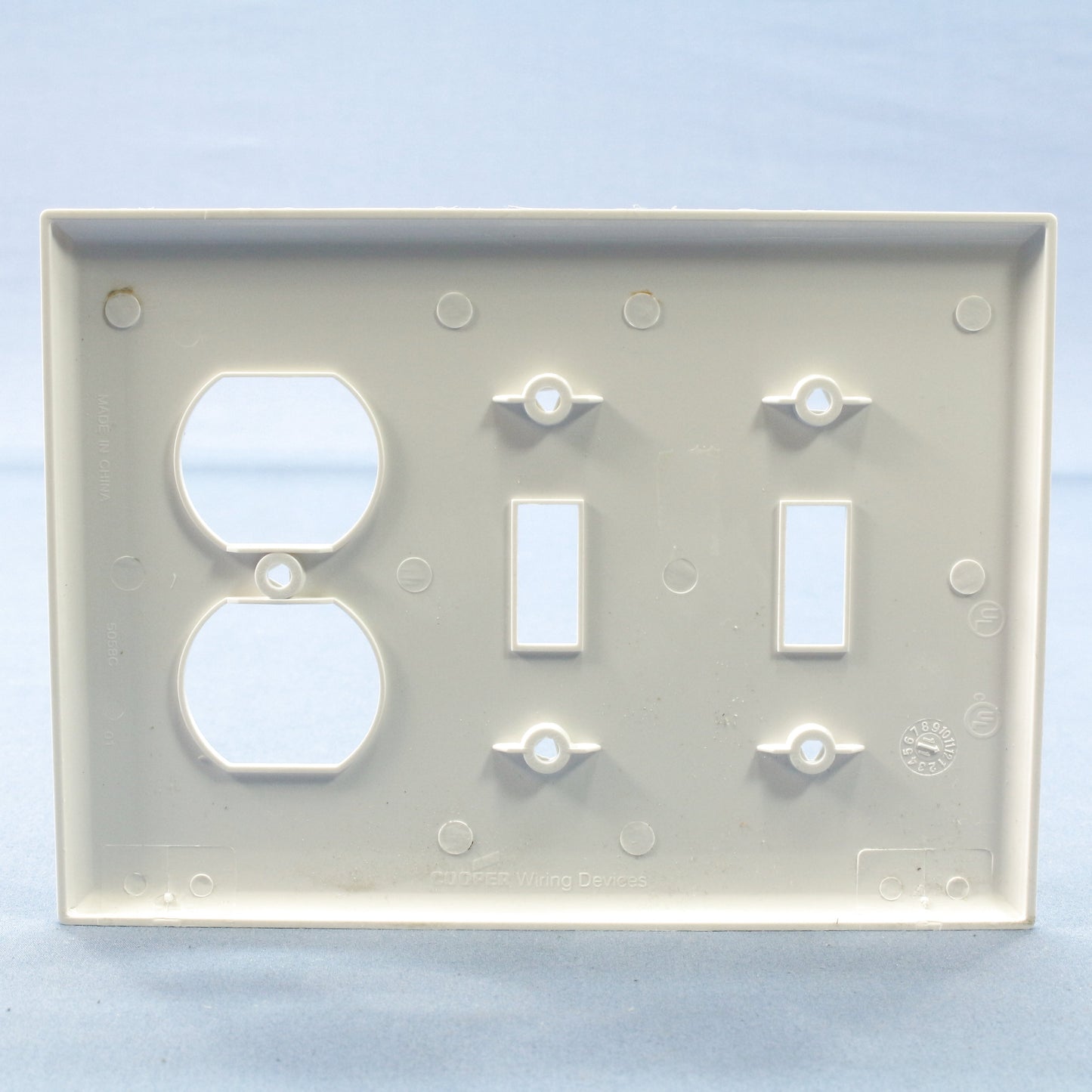 Cooper PJ28W White 3-Gang Toggle Duplex Unbreakable Midsize Wallplate Cover 15pc