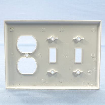Cooper PJ28W White 3-Gang Toggle Duplex Unbreakable Midsize Wallplate Cover 15pc