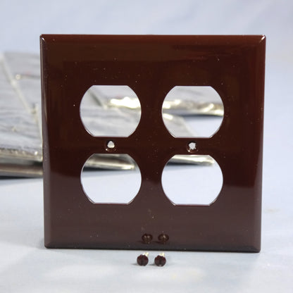 Cooper PJ82B Brown 2-Gang Duplex Outlet Unbreakable Mid-Size Wallplates 20pcs