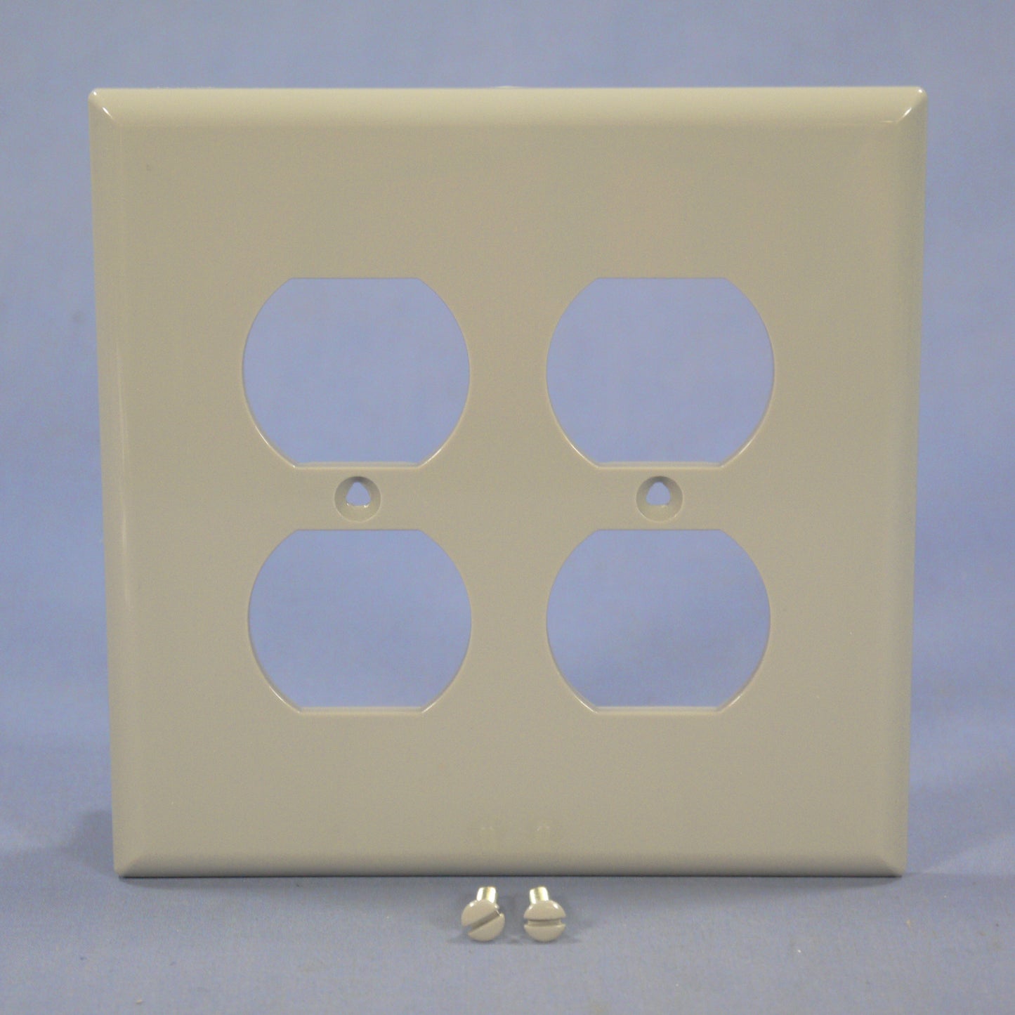 Cooper PJ82GY Gray 2-Gang Duplex Outlet Unbreakable Nylon Mid-Size Wallplate