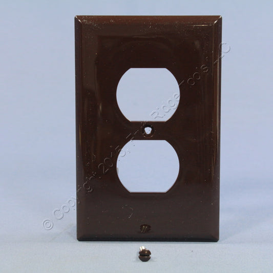 Cooper PJ8B Brown 1-Gang Duplex Outlet Unbreakable Nylon Mid-Size Wallplate