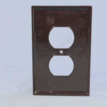 Cooper PJ8B Brown 1-Gang Duplex Outlet Unbreakable Nylon Mid-Size Wallplate
