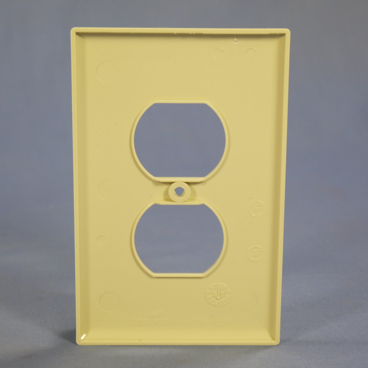 Cooper PJ8V Ivory 1-Gang Duplex Unbreakable Nylon Mid-Size Wallplate Cover 25pcs