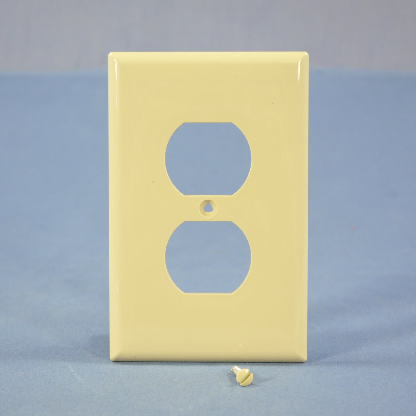 Cooper PJ8V Ivory 1-Gang Duplex Outlet Unbreakable Nylon Mid-Size Wallplate