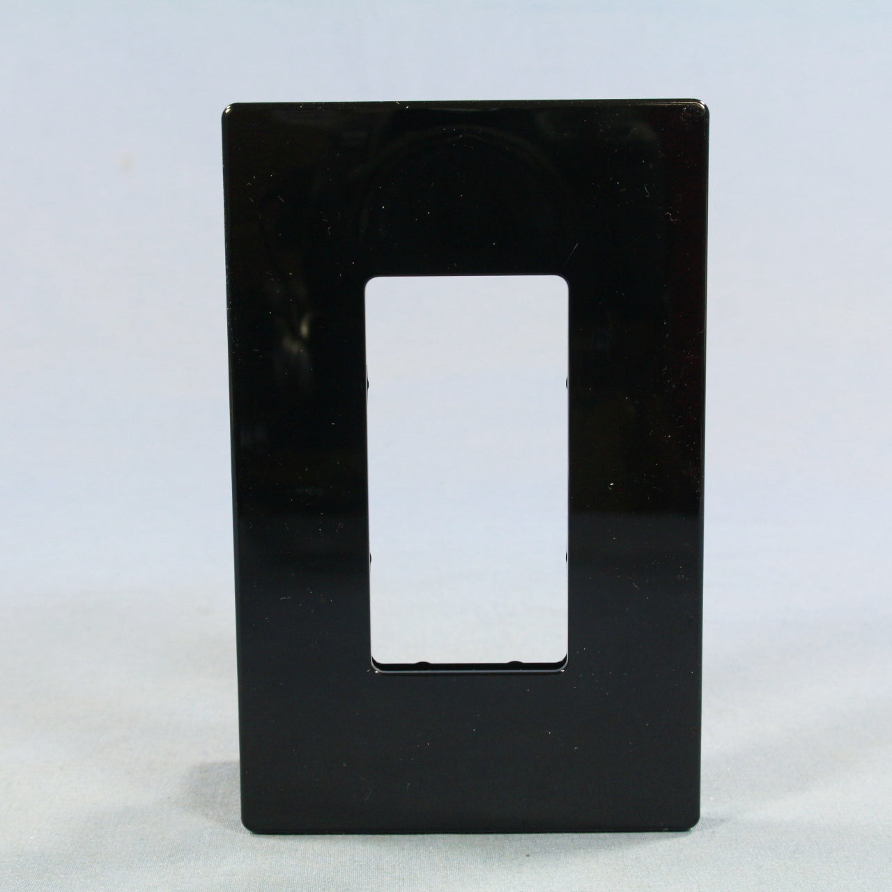Cooper PJS26BK Black 1-Gang Decora Centered Unbreakable Mid-Size Wallplate Cover