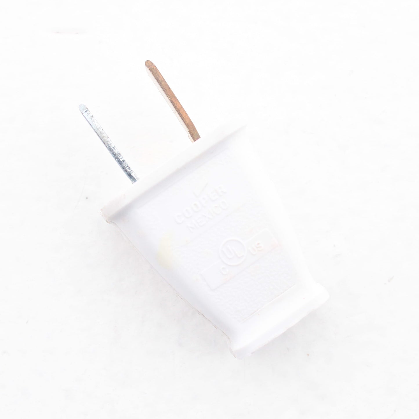 Cooper SA540W White 15A Straight Blade Male Polarized Plug Bulk NEMA 1-15P 125V